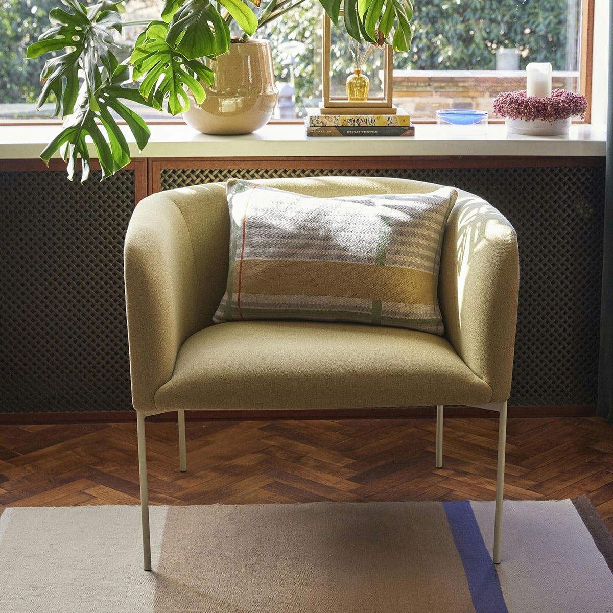 EYRIE - Fauteuil lounge en polyester et acier jaune