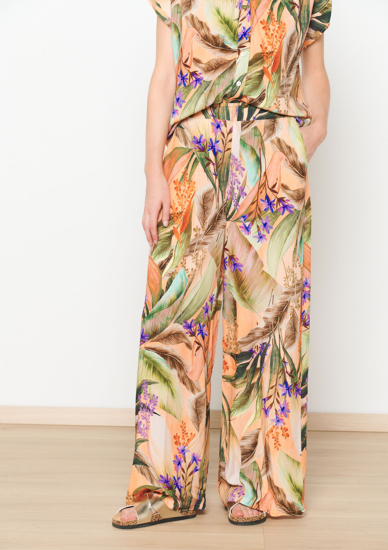 Losse broek met tropische print
