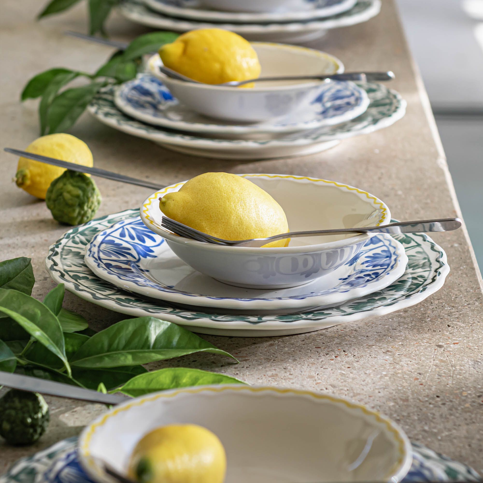 ADAO - Assiette à dessert en grès D22,5cm à motif floral - bleu