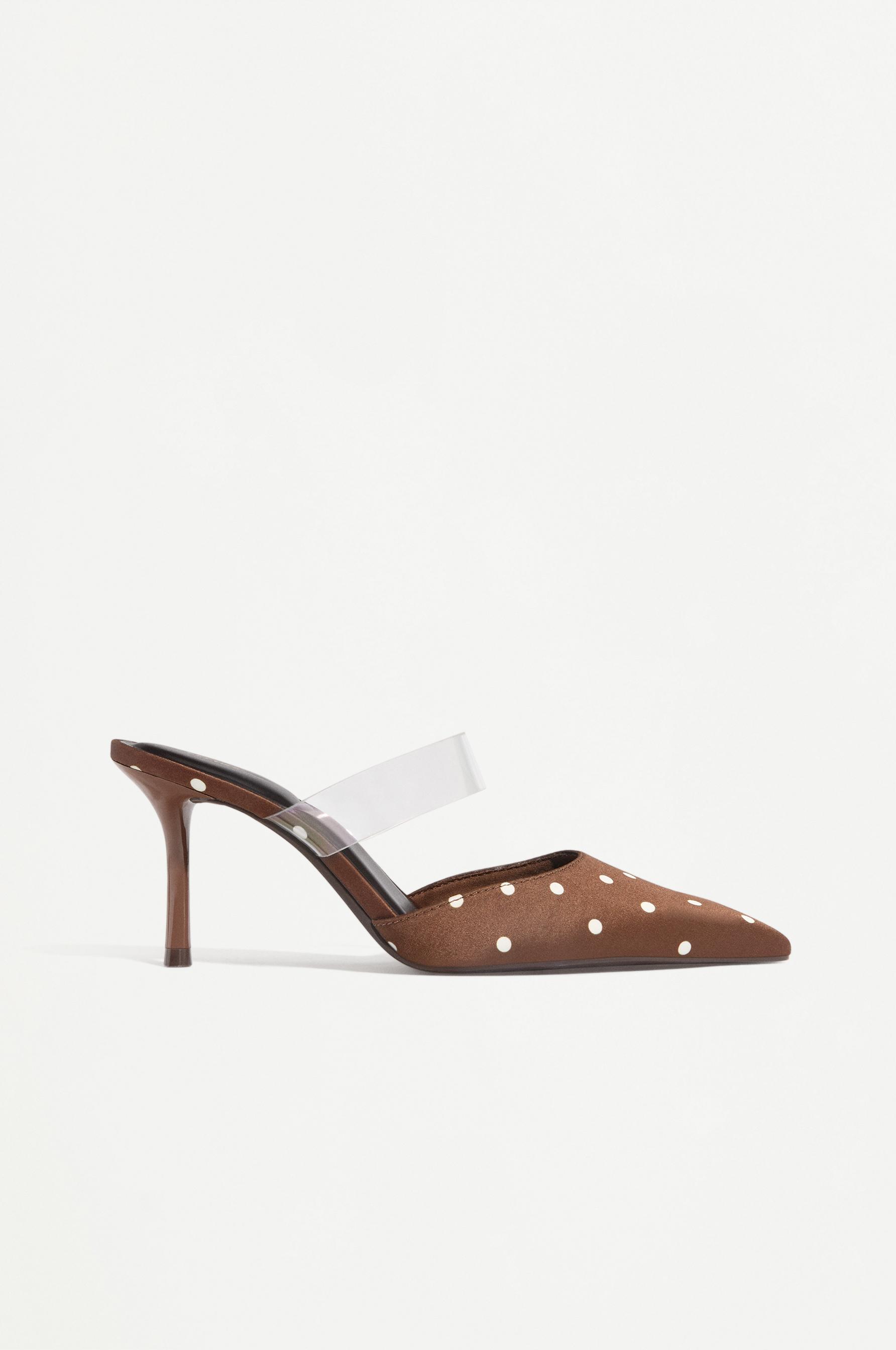 Zapato tacón lunares