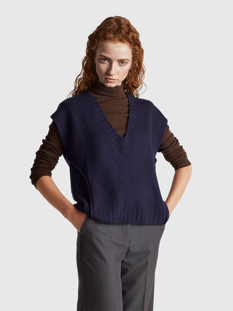 V-neck vest in wool blend