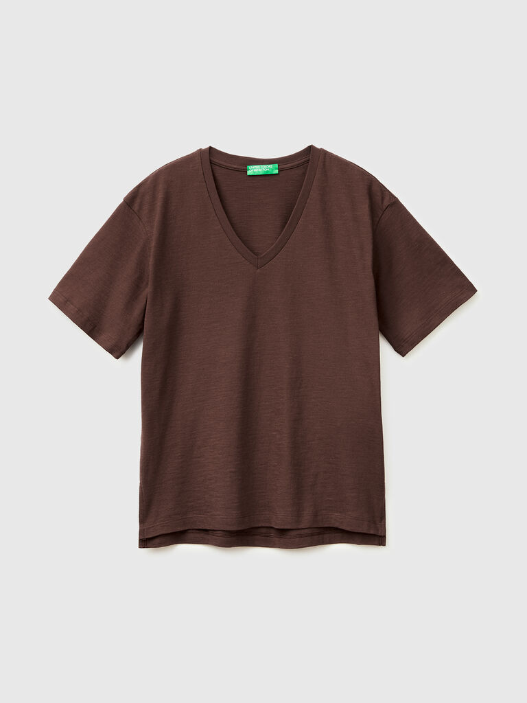 V-neck t-shirt in lightweight cotton