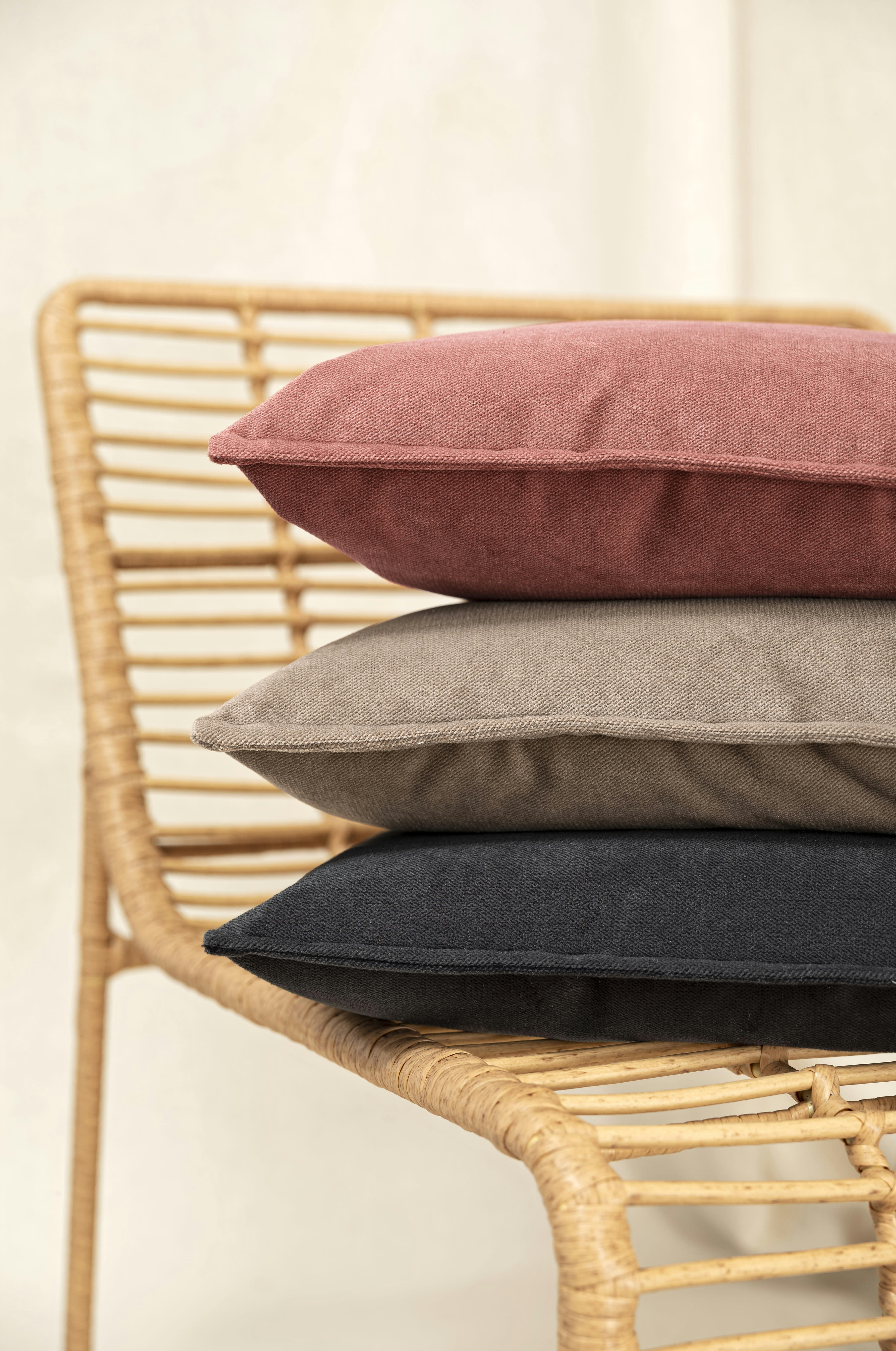 MARLA - Housses de coussin velours avec volant piqué taupe 45x45 - Lot de 2