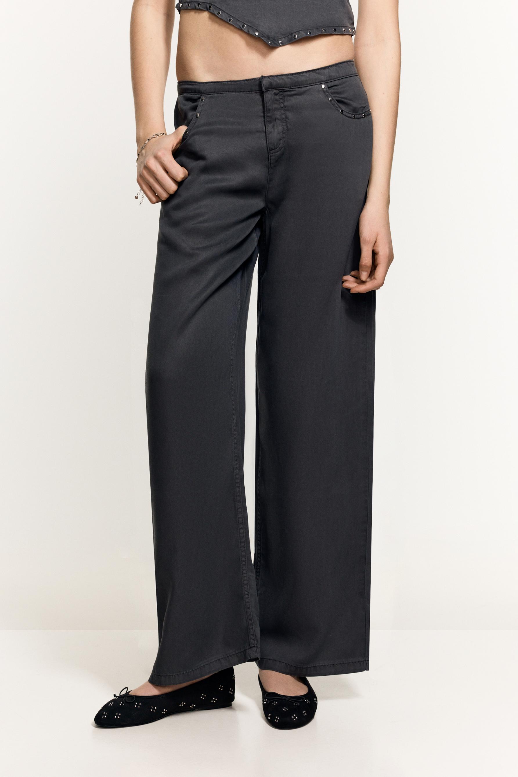 Pantalón tachas