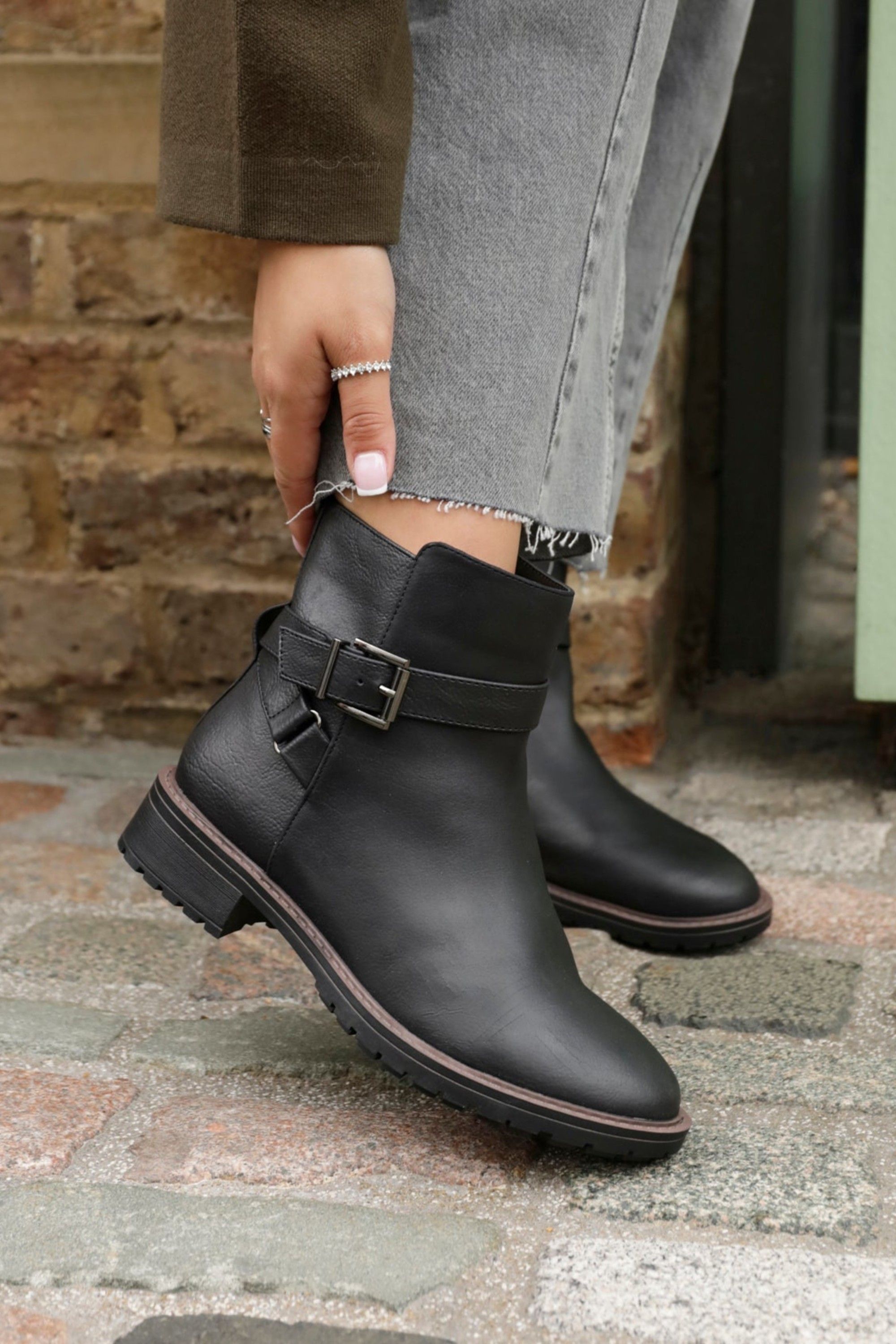Linzi Edie Wide Fit Black Nubuck Ankle Boot