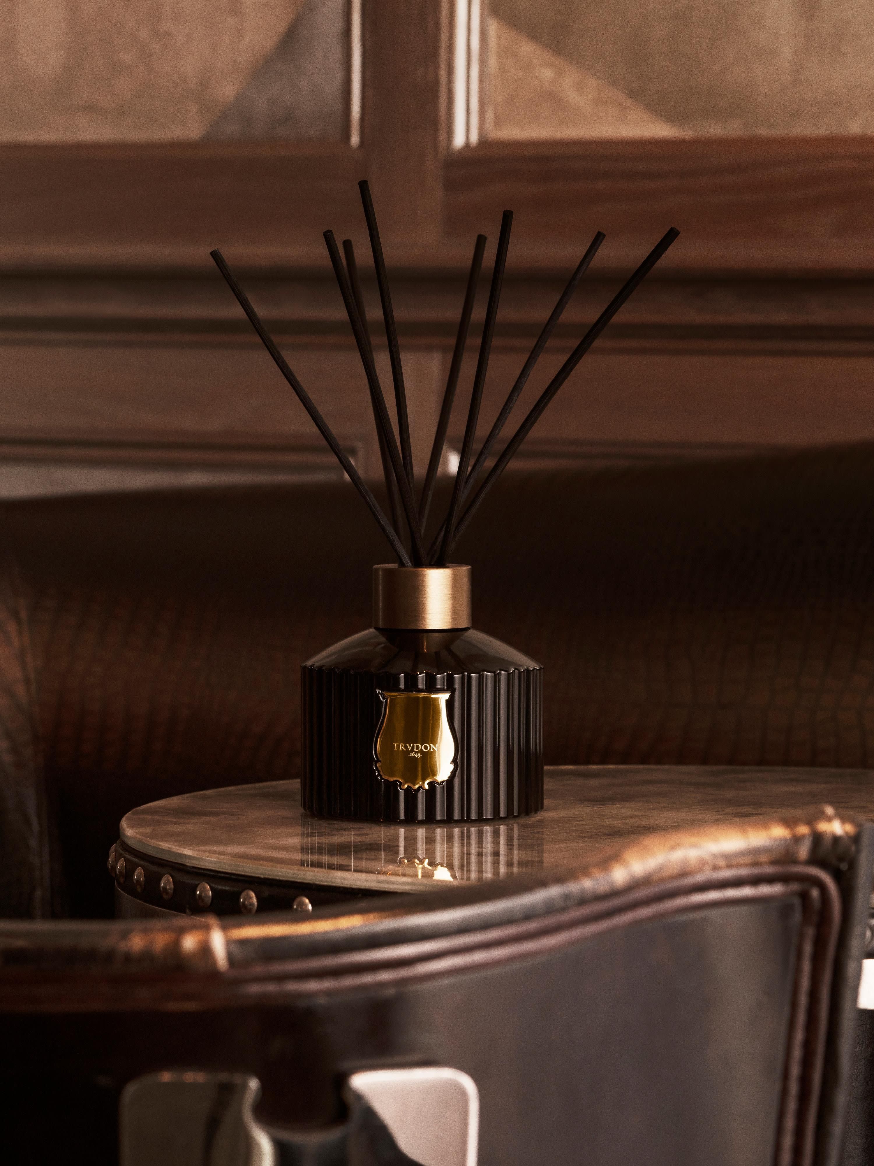 Handgefertigter Diffuser Cyrnos (Schwarze Feige, Zedernholz, Lavendel, Kiefer)