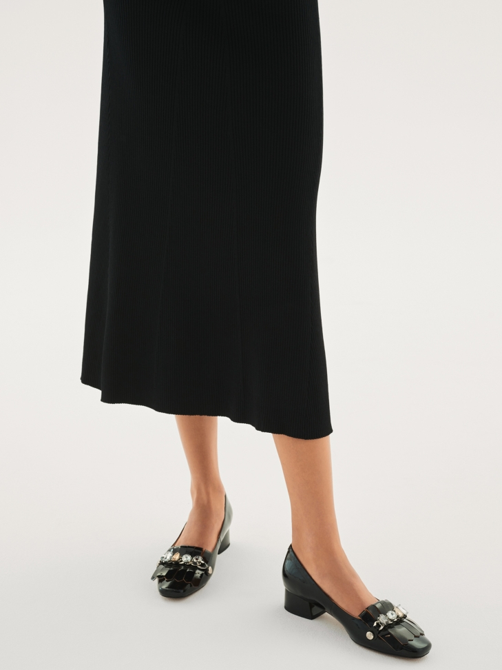 Ladies’ black pumps