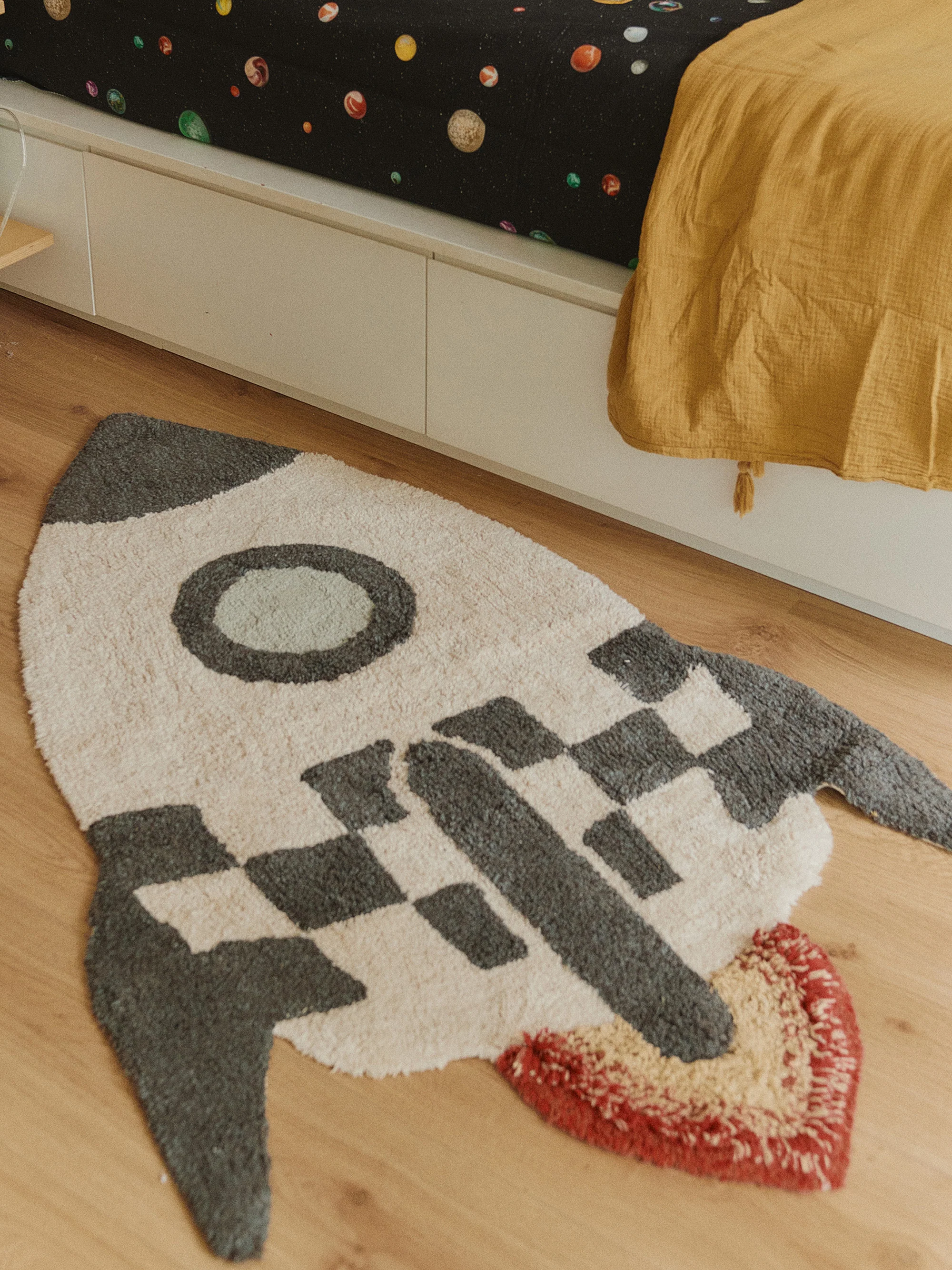 Handgewebter Kinderteppich Rocket, waschbar