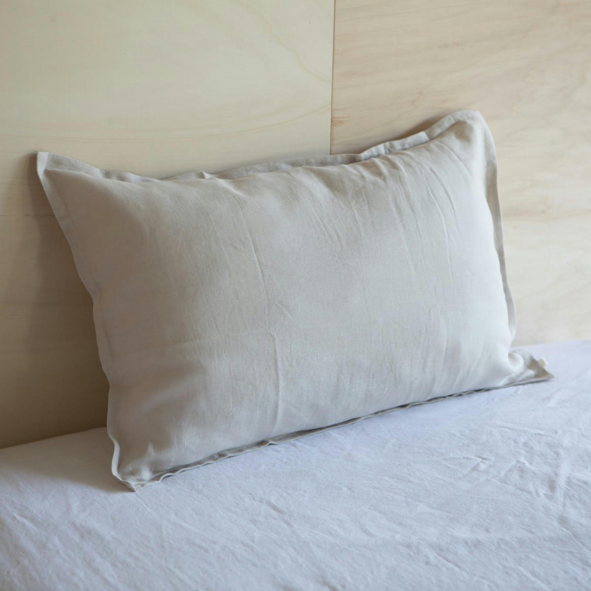 LES ESSENTIELS - Taie d'oreiller en lin lavé beige foncé 60x70