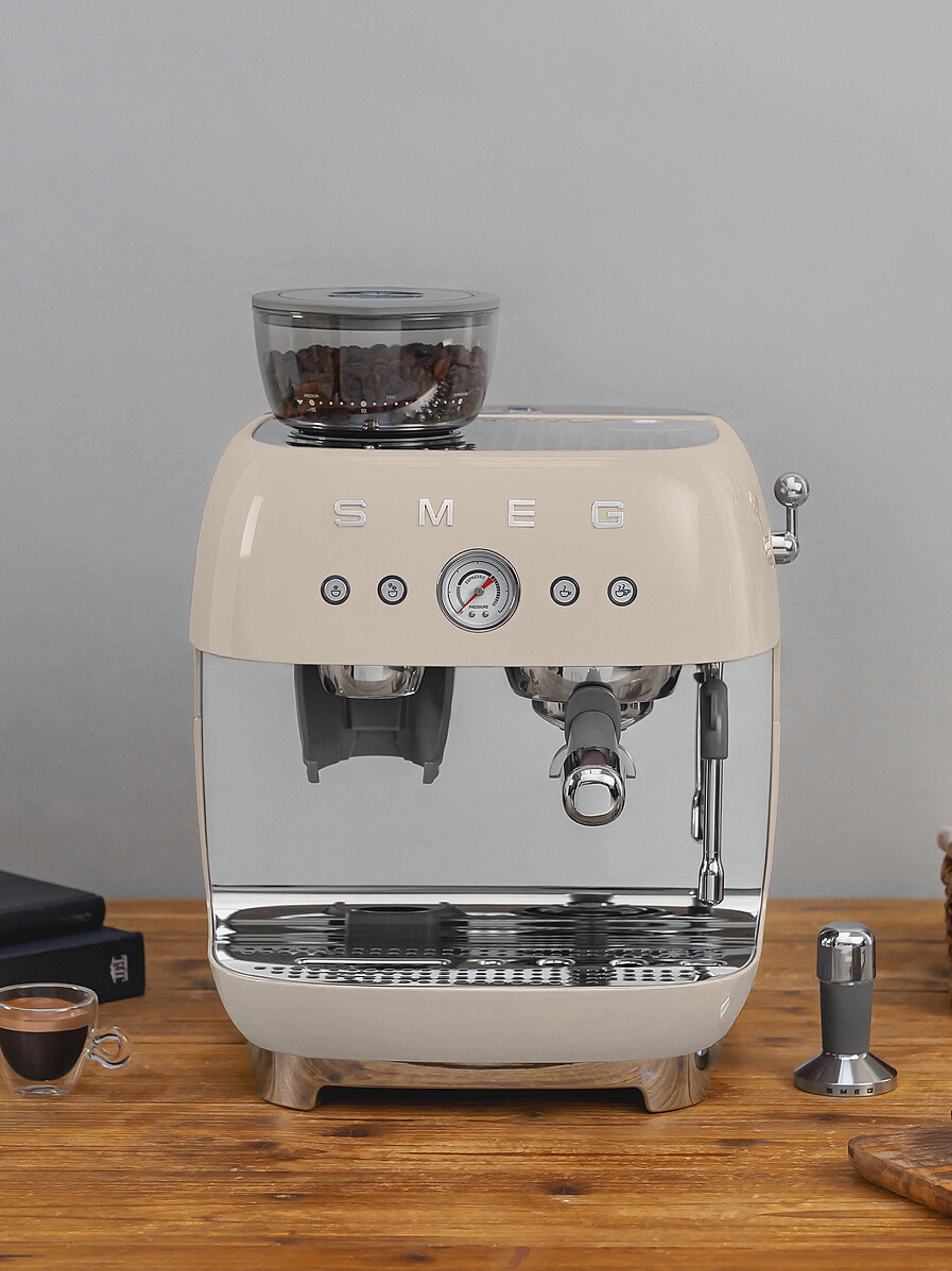 Kaffeemaschine 50's Style mit Siebträger