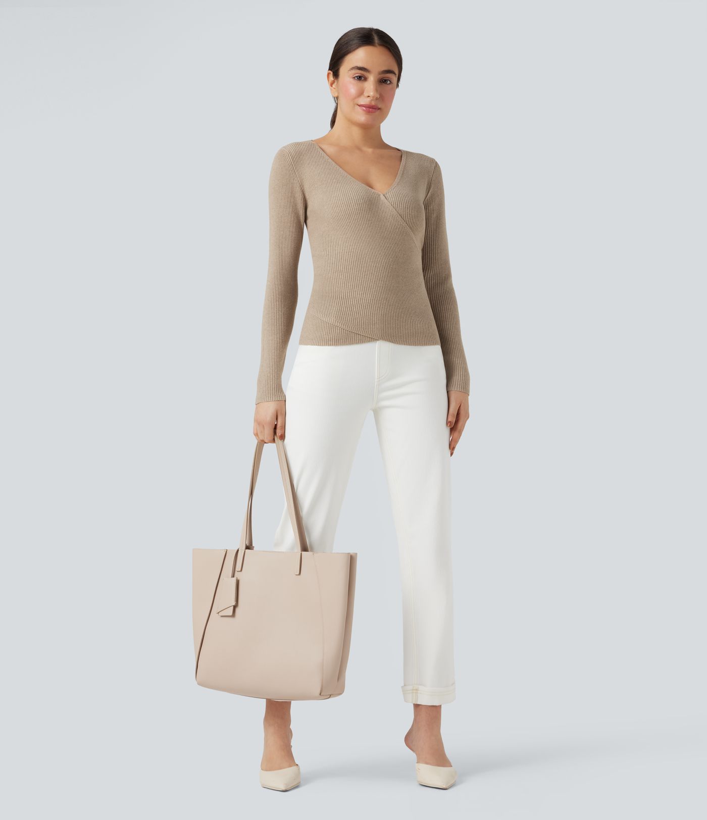 Pull col V manches longues croisé ajusté