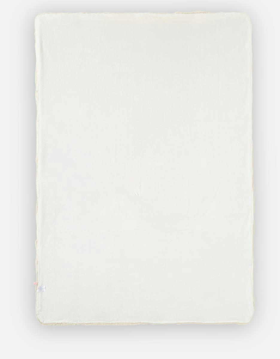 - Couverture 140 x 200cm longs poils blanc écru