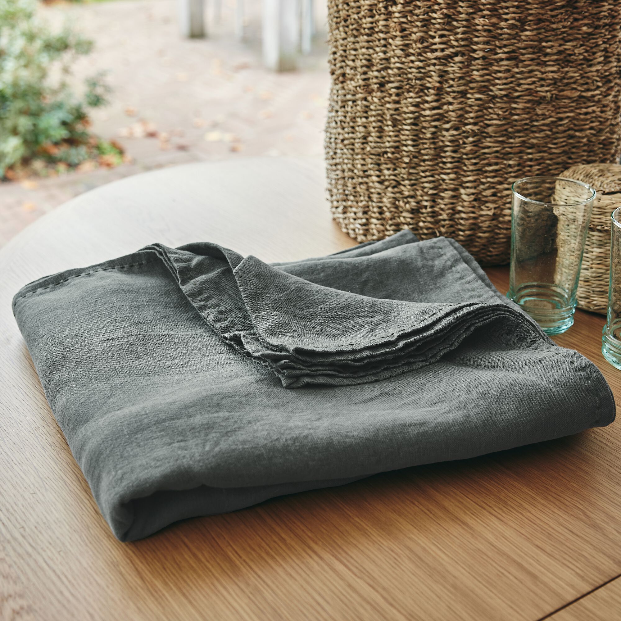 VINON - Nappe en lin lavé 150x250cm - vert cèdre