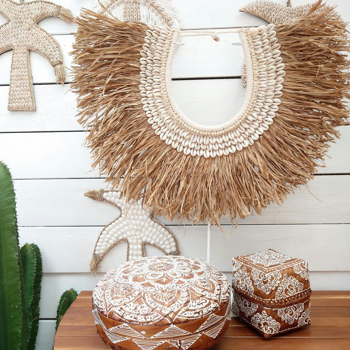 BALIRA - Collier décoratif en raphia et coquillages, beige naturel 50x60 cm