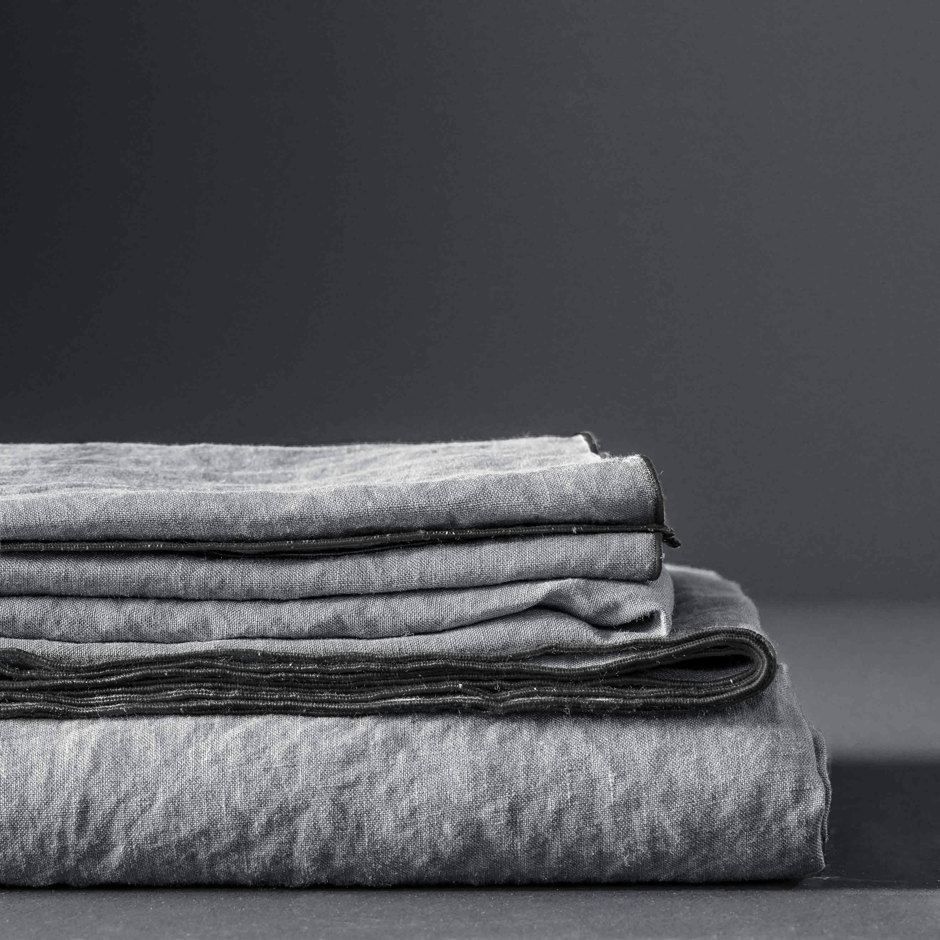 AUTOUR DU LIN - Nappe en lin lavé 170x170cm Gris Argent -gris Foncé