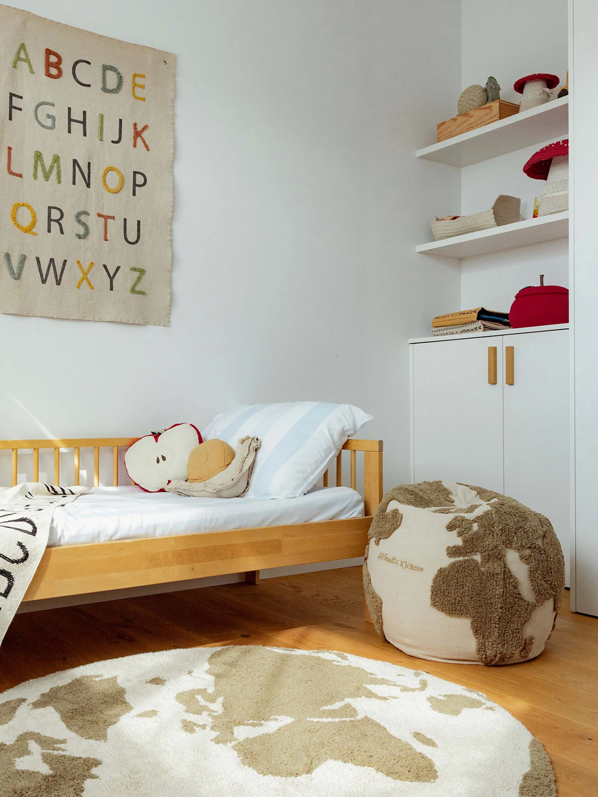 Handgefertigter Kinder-Pouf Back To School