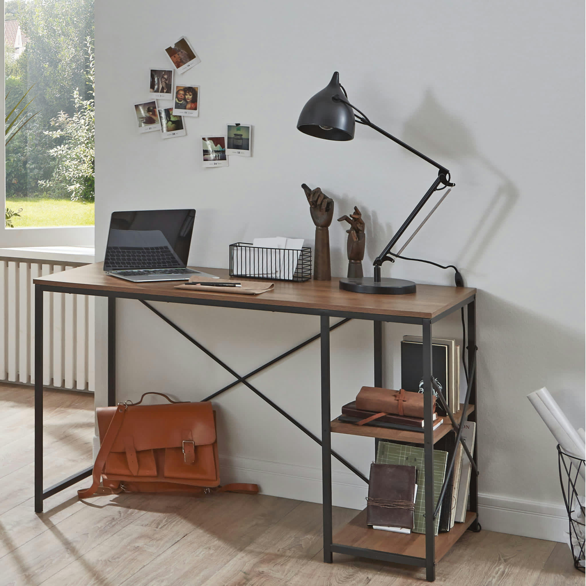 - Bureau 2 niches en bois foncé et en métal noir laqué