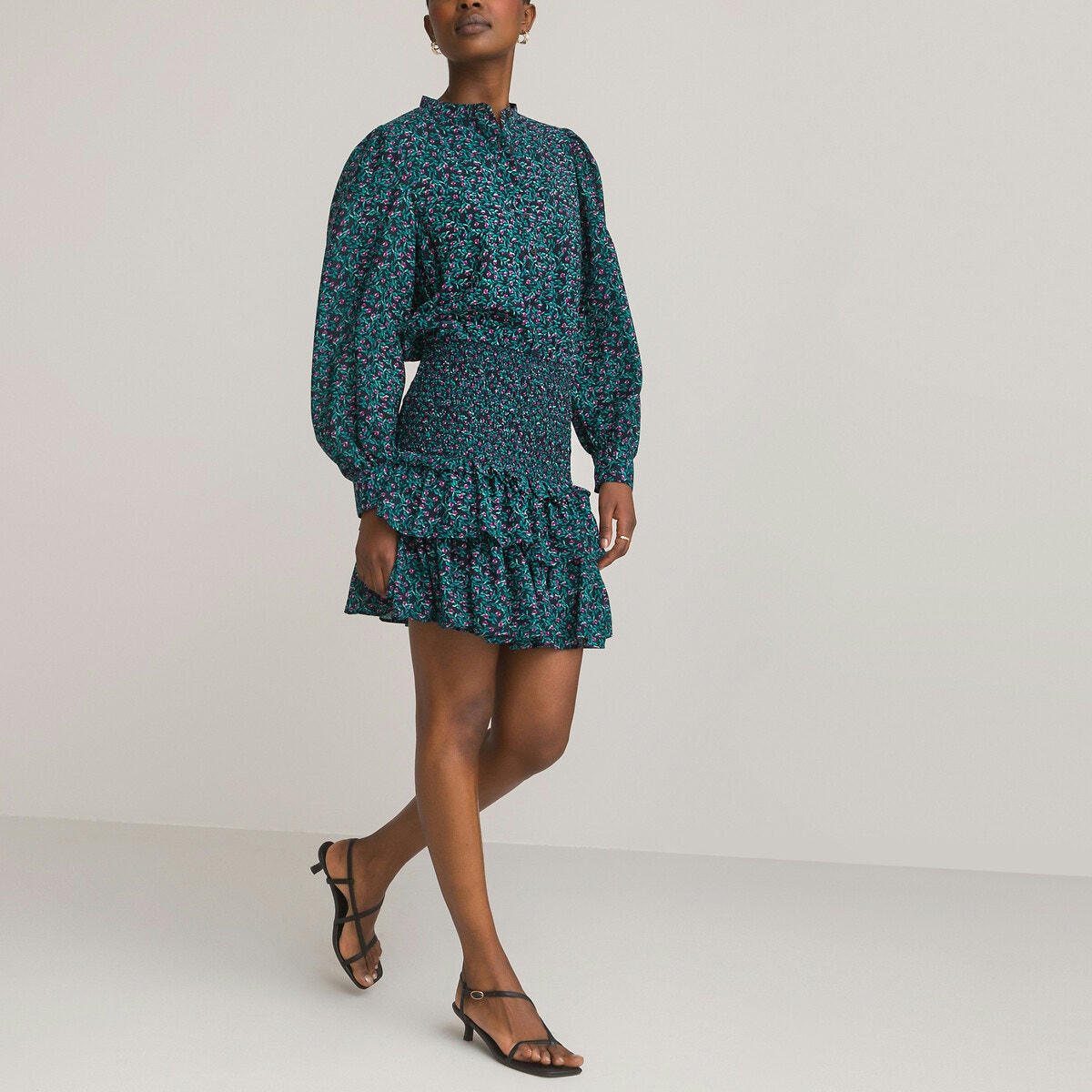 Robe courte à volants, manches longues