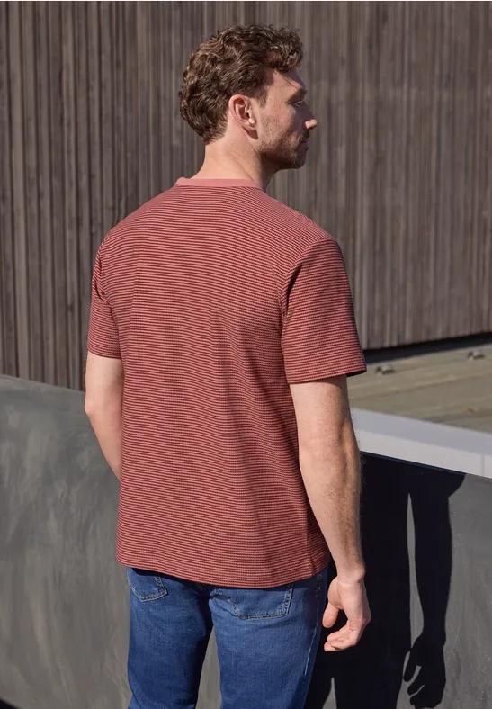 T-Shirt mit Rundhals und feinen Streifen