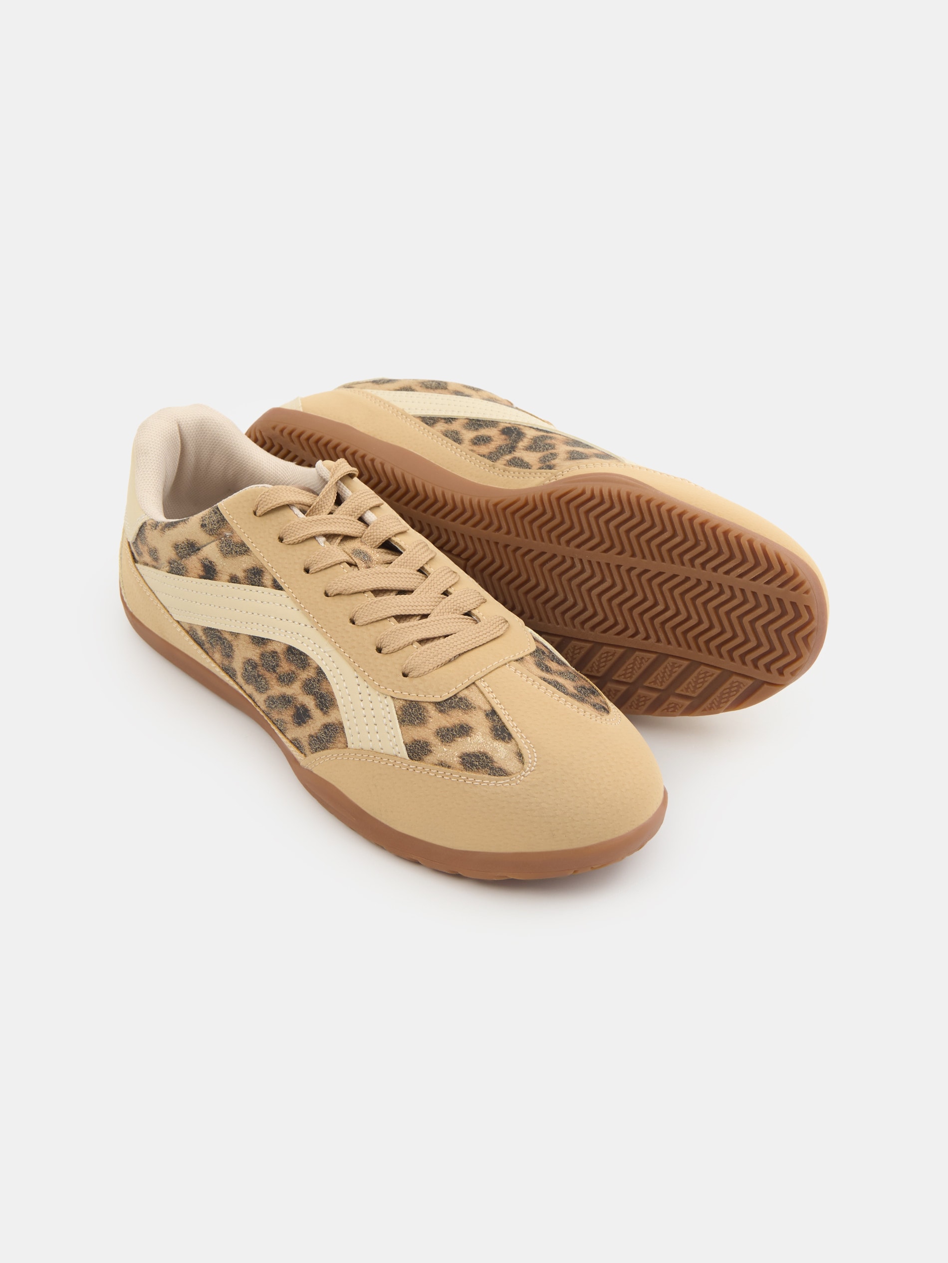Sznurowane sneakersy w panterkę z imitacji zamszu