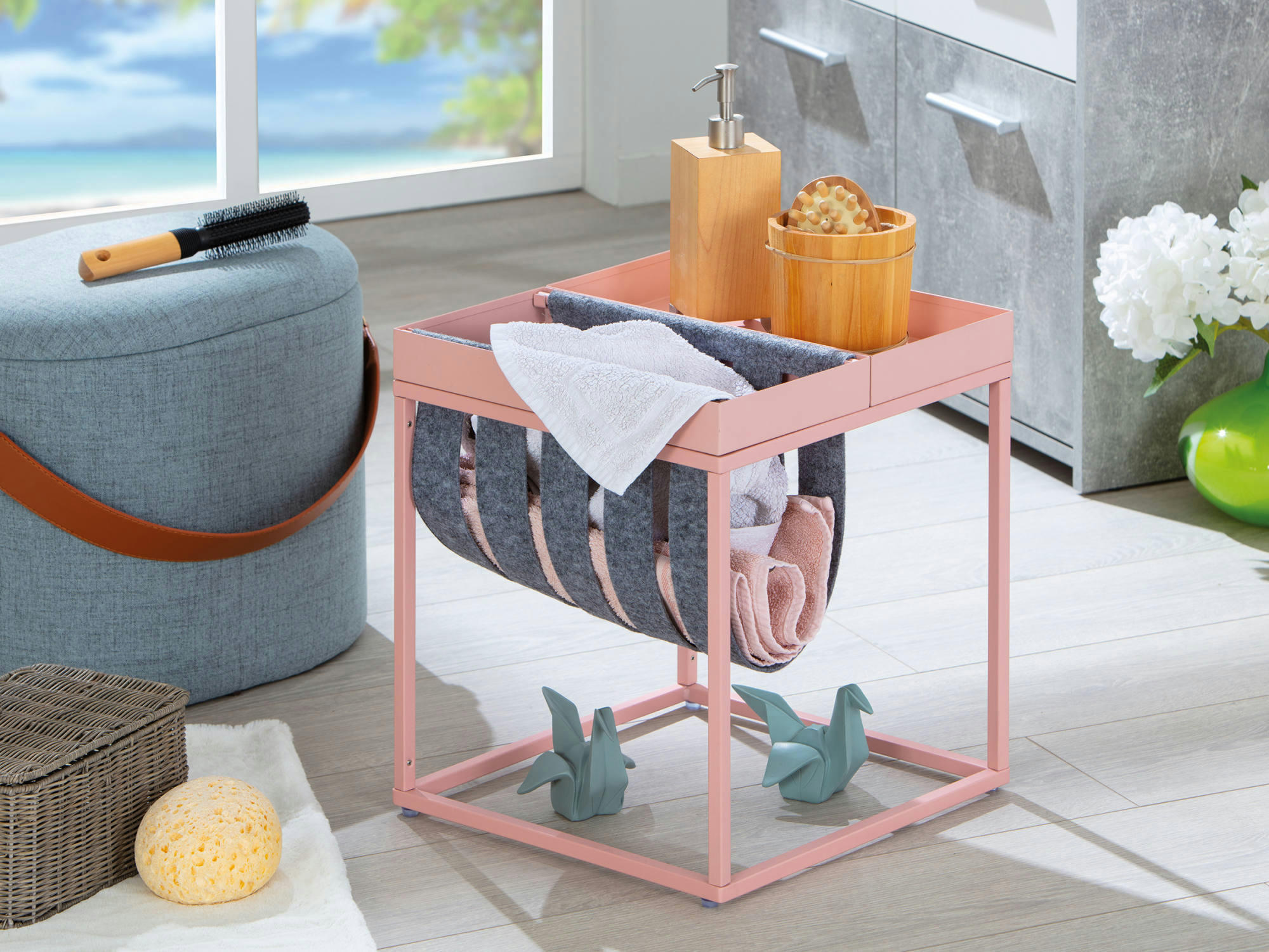 - Table basse en métal peint en métal rose