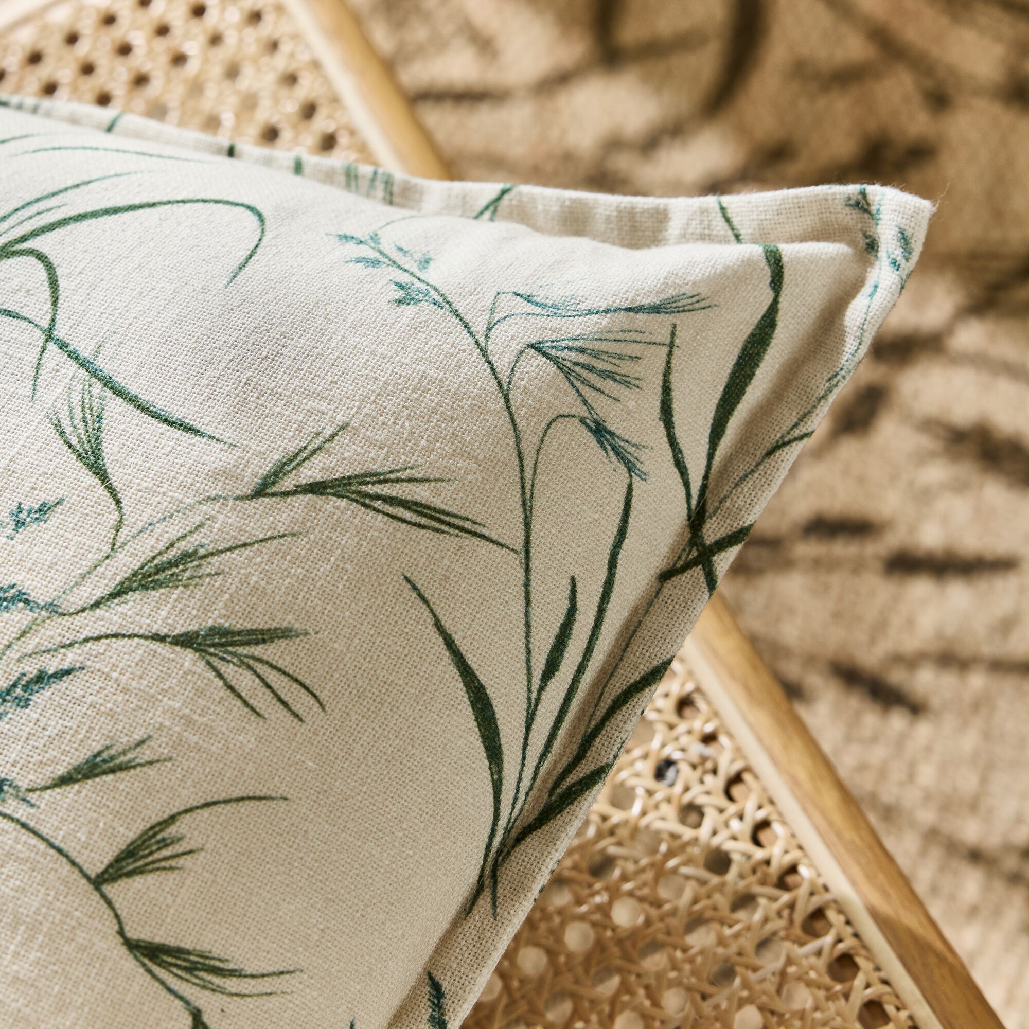 OYAT - Coussin en coton à motif végétal finition surpiqure 45x45cm - beige