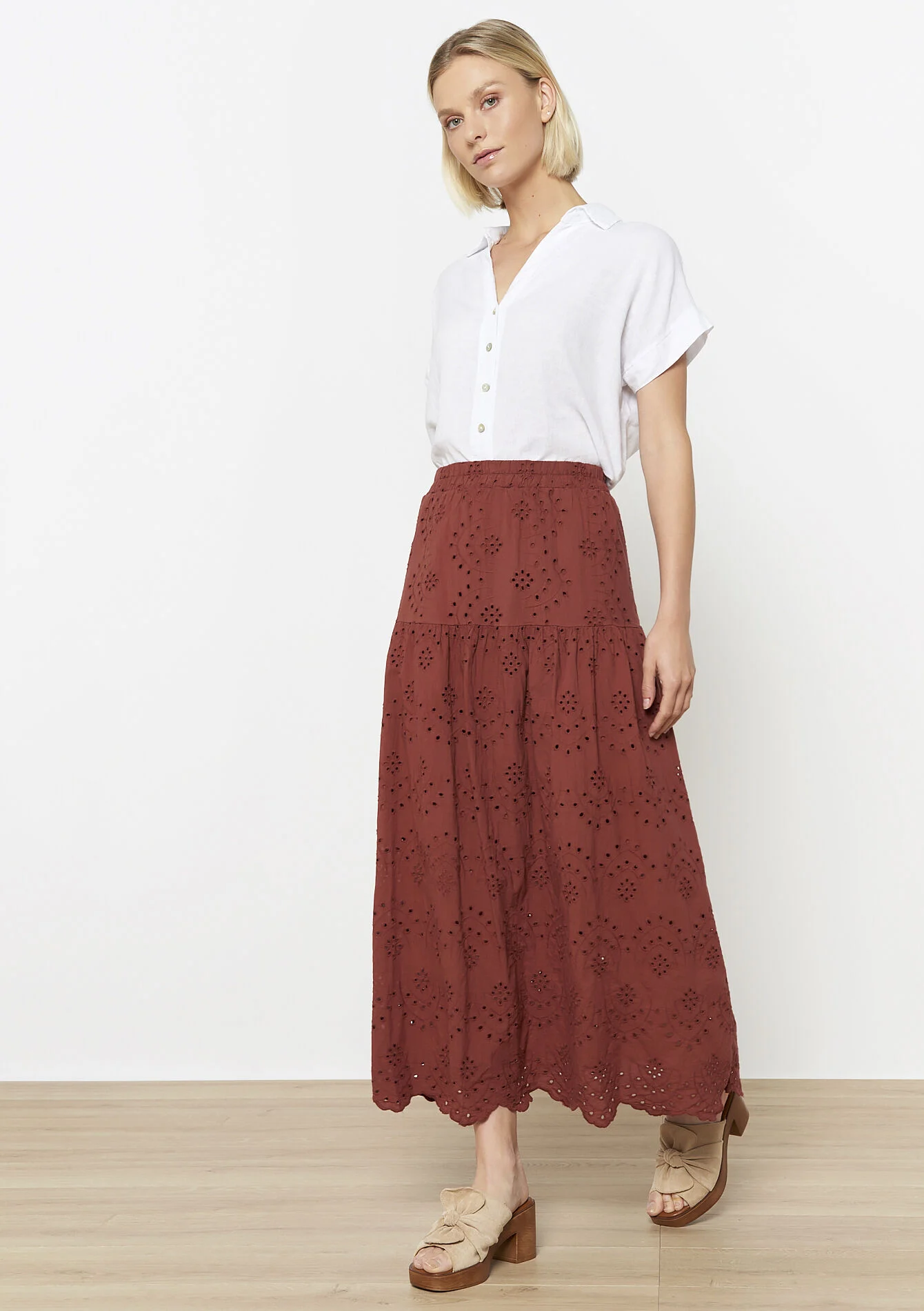 Lange geborduurde rok