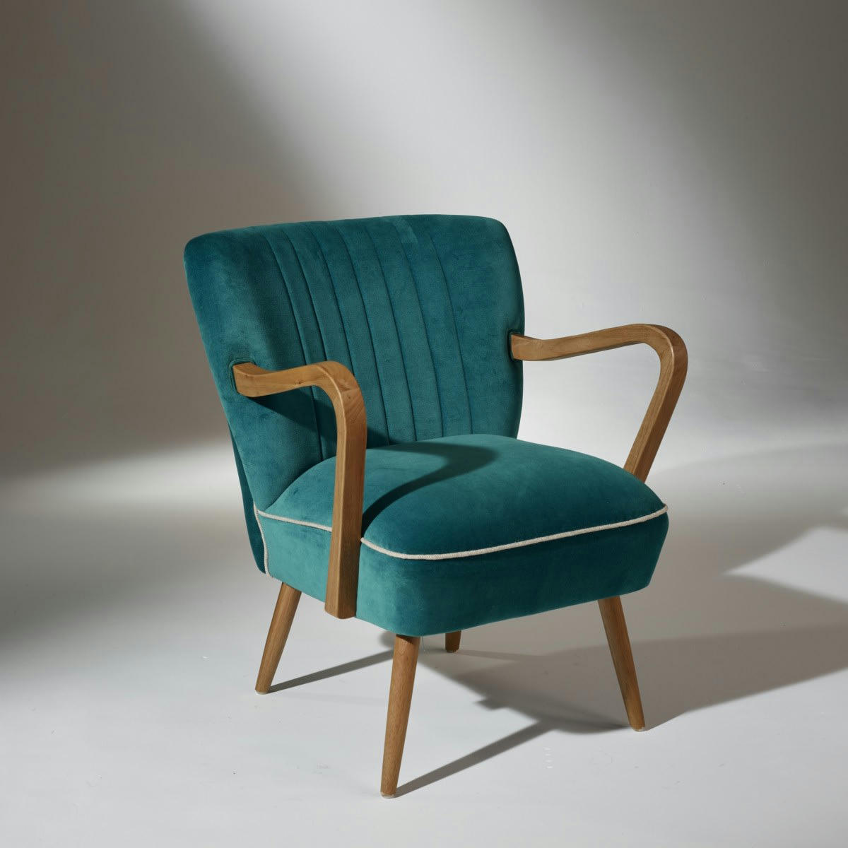 SIXTY - Fauteuil vintage à accoudoirs en chêne et velours bleu canard