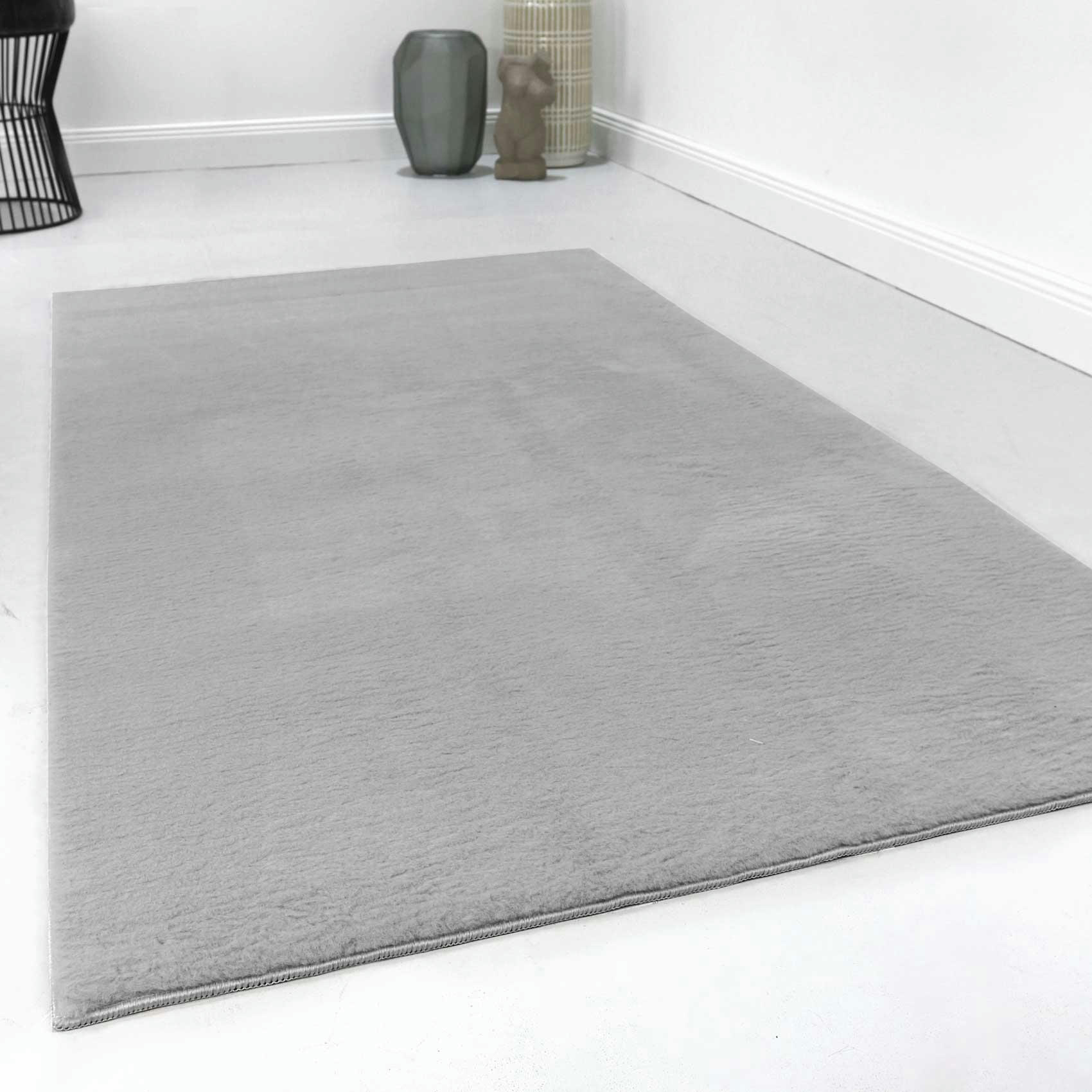 VILLA ROSSO - Tapis tufté mèches rases (15mm) gris clair 133x200