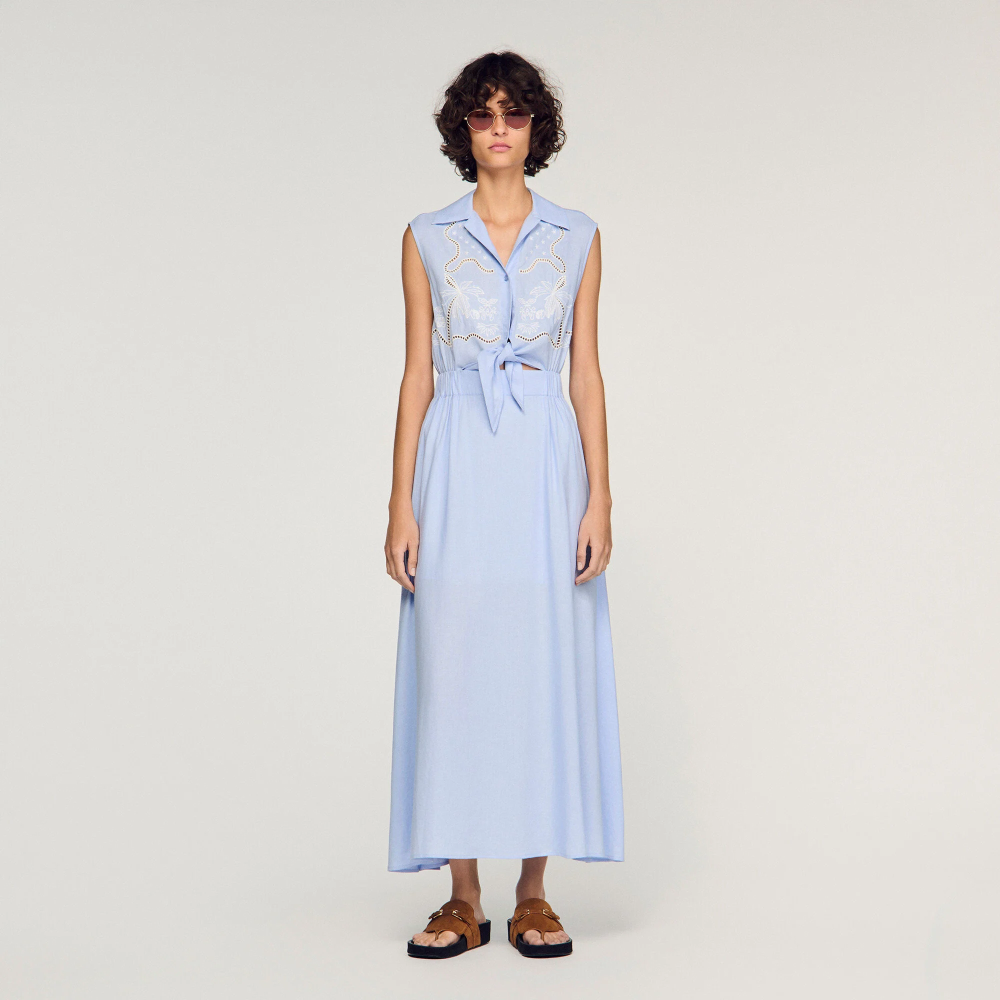 Robe longue en lin brodée