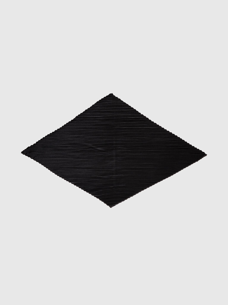 Pleated scarf with lurex