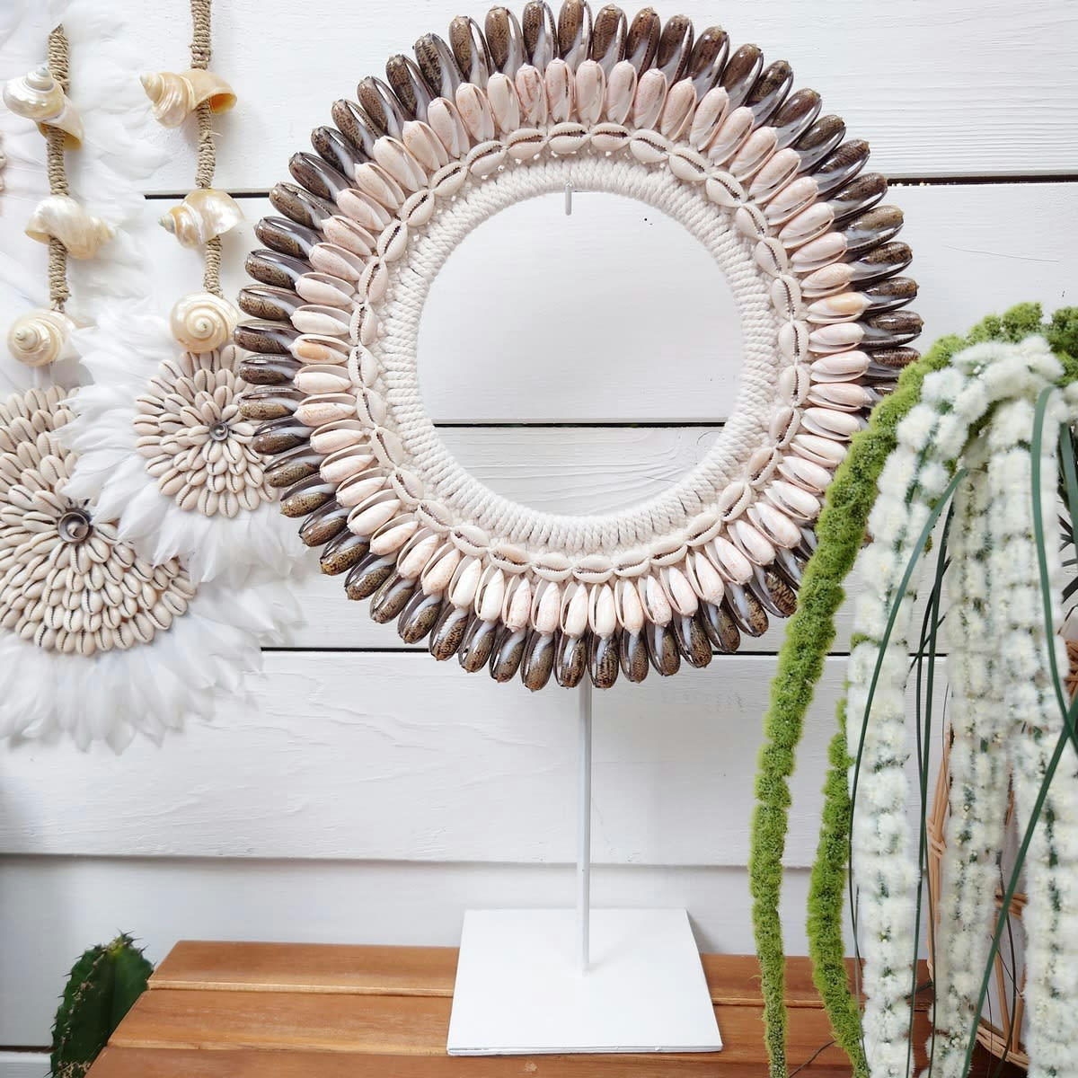 ELLADA - Collier décoratif en coquillages, marron beige D30 x H45 cm