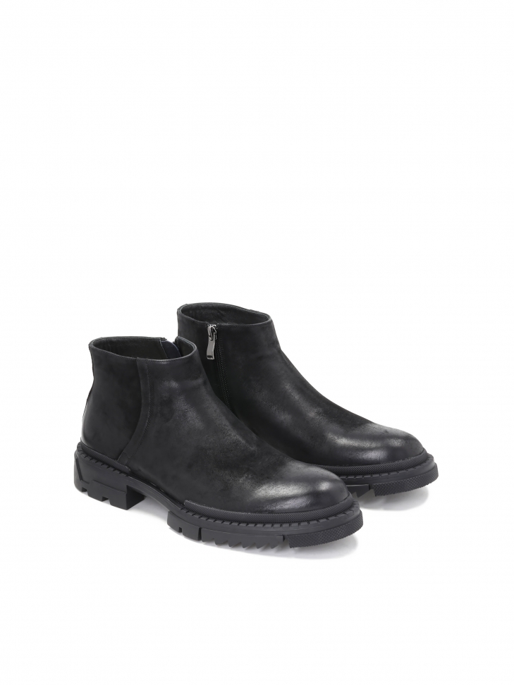 Men’s black boots