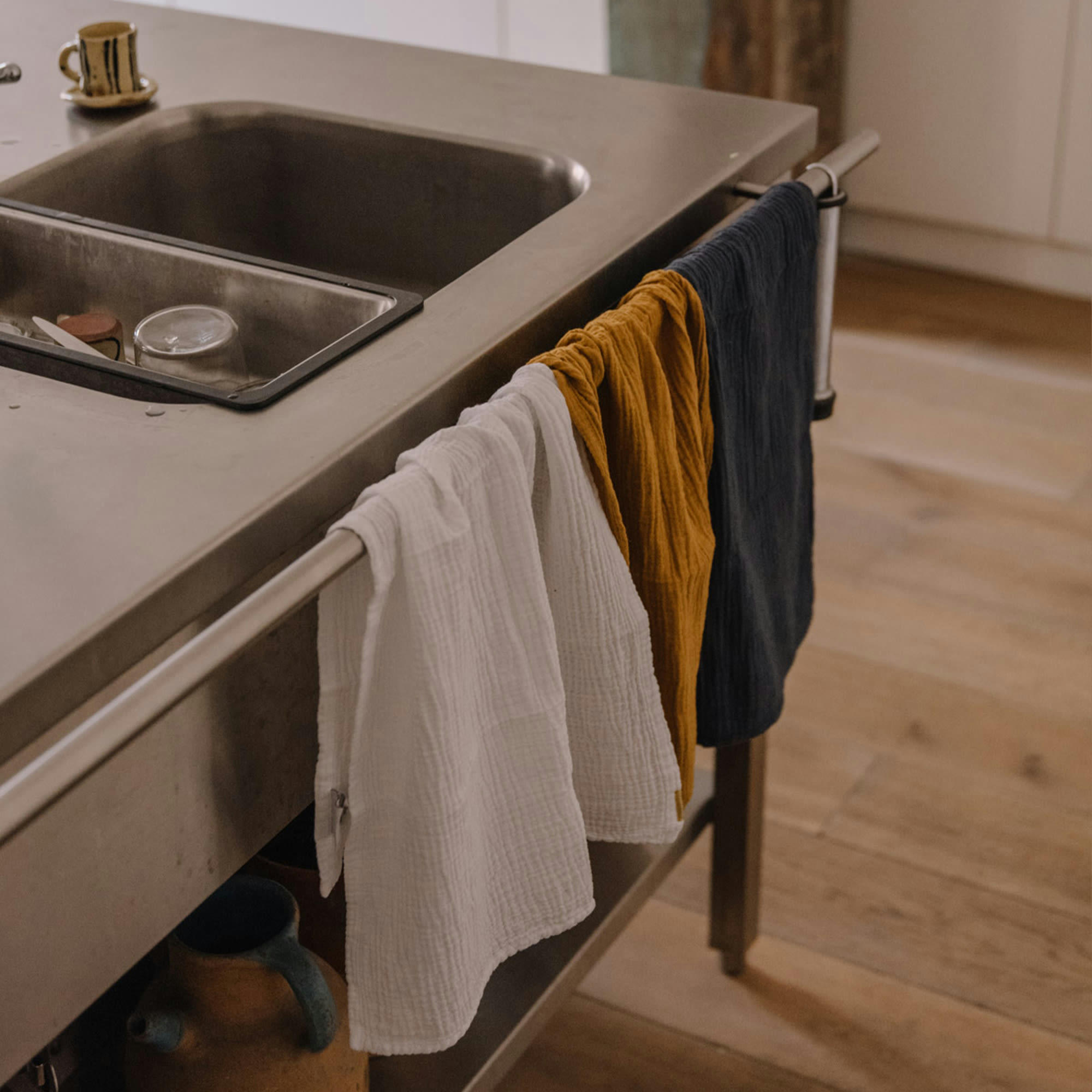 - Torchon en double gaze de coton blanc immaculé