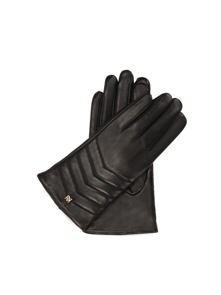 Elegant leather gloves with quilted stitching