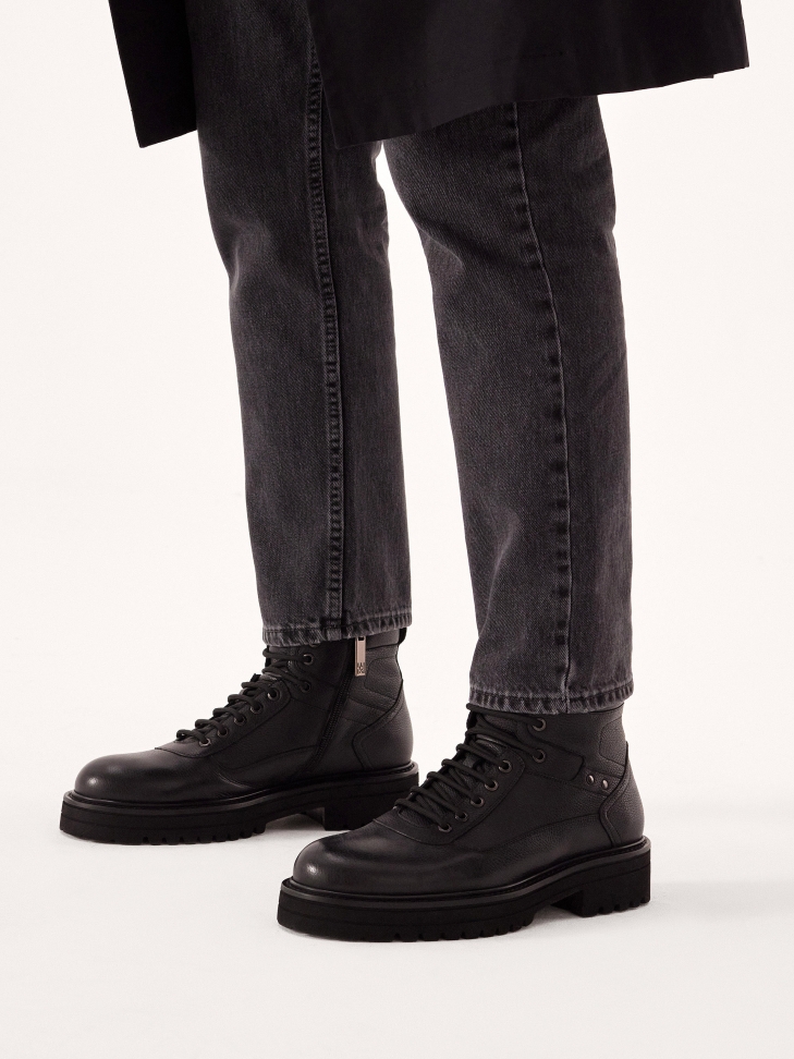 Traditional men's full grain leather boots