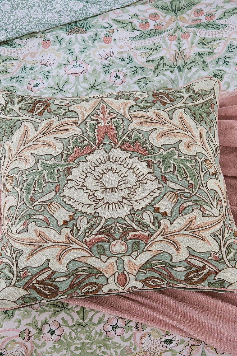 Morris & Co Strawberry Thief - Severne' Cushion 50X50cm