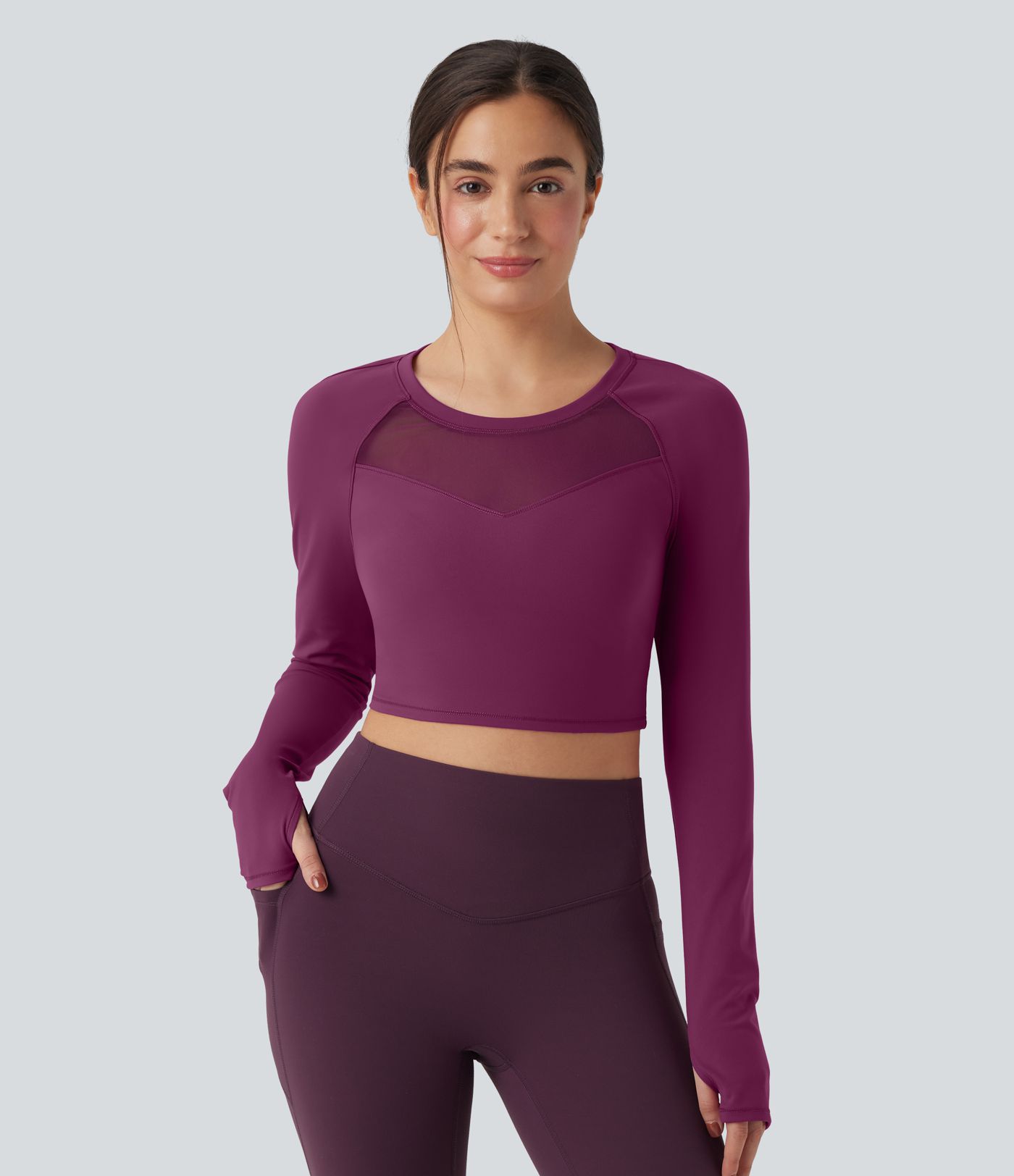 Haut de sport yoga court SoftlyZero™ Plush manches longues avec trous pour pouces et résille contrastante