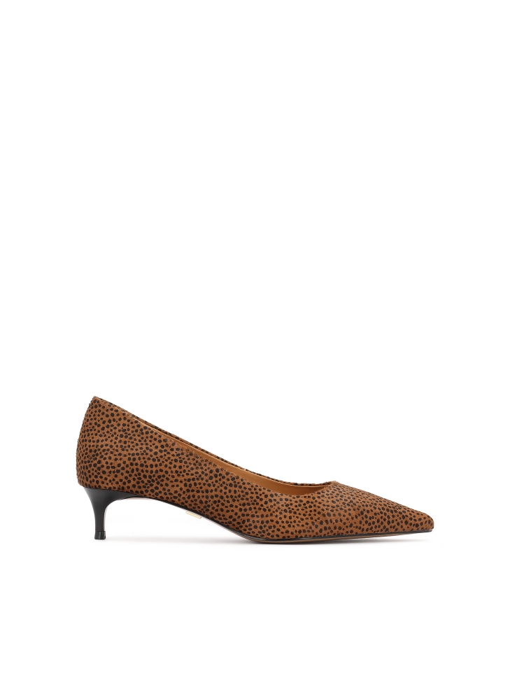 Patterned leather pumps with natural bristles