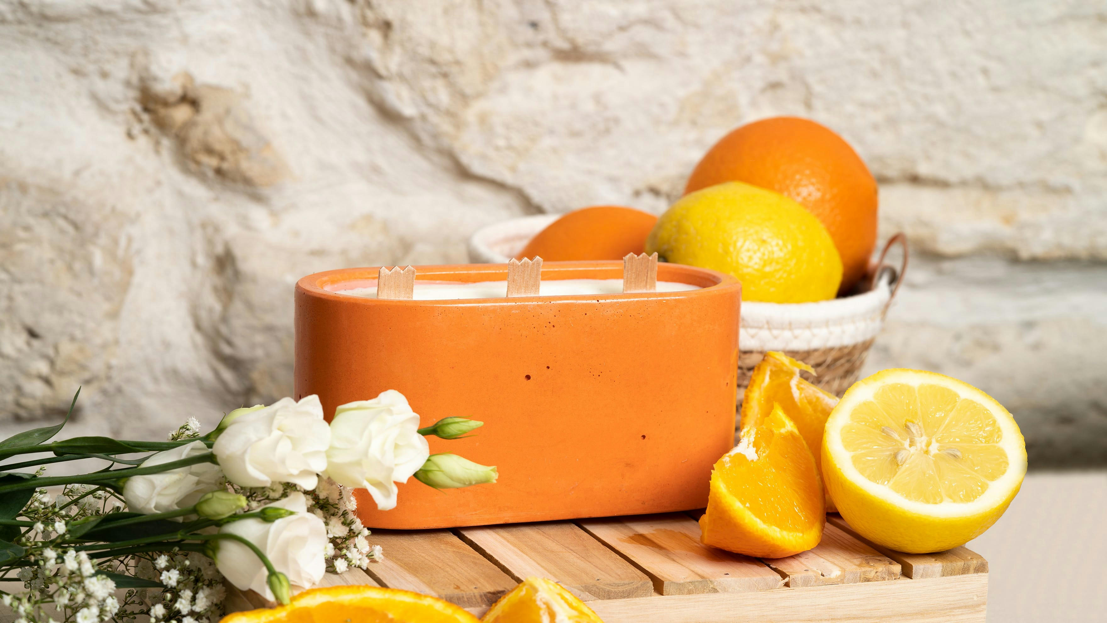 BOUGIES XXL -BÉTON UNI - Bougie xxl en béton orange parfum fleur d'oranger