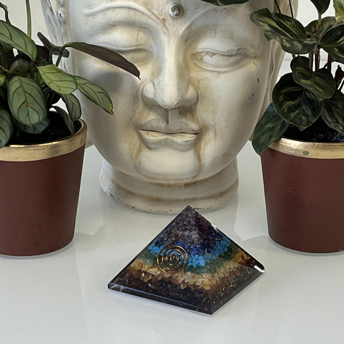- Pyramide orgonite 7 pierres