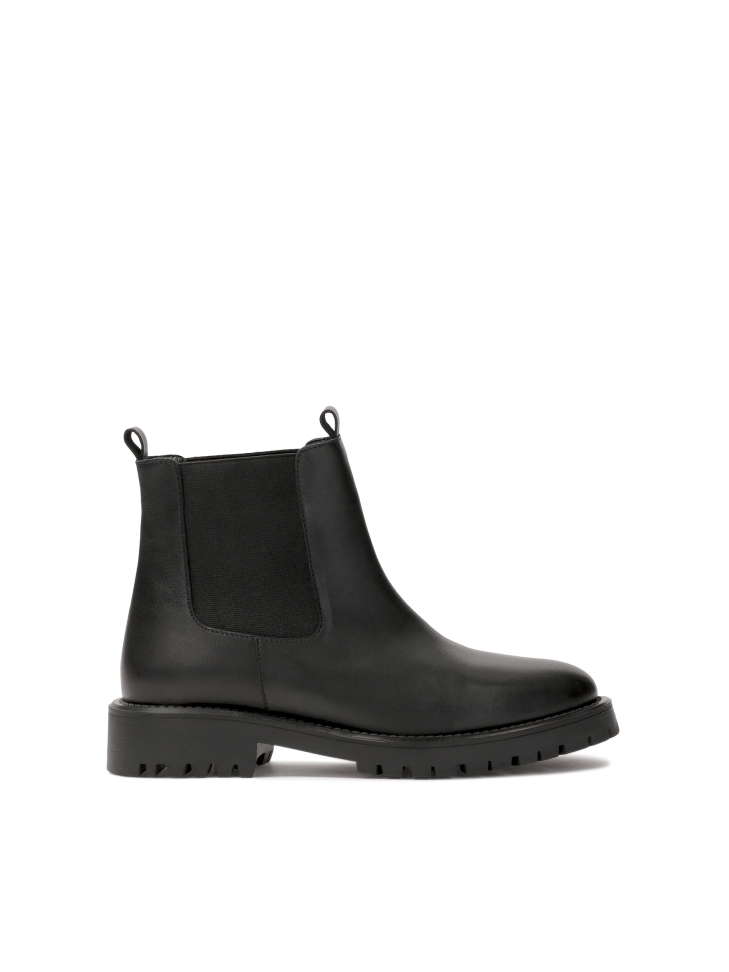 Classic leather Chelsea boots