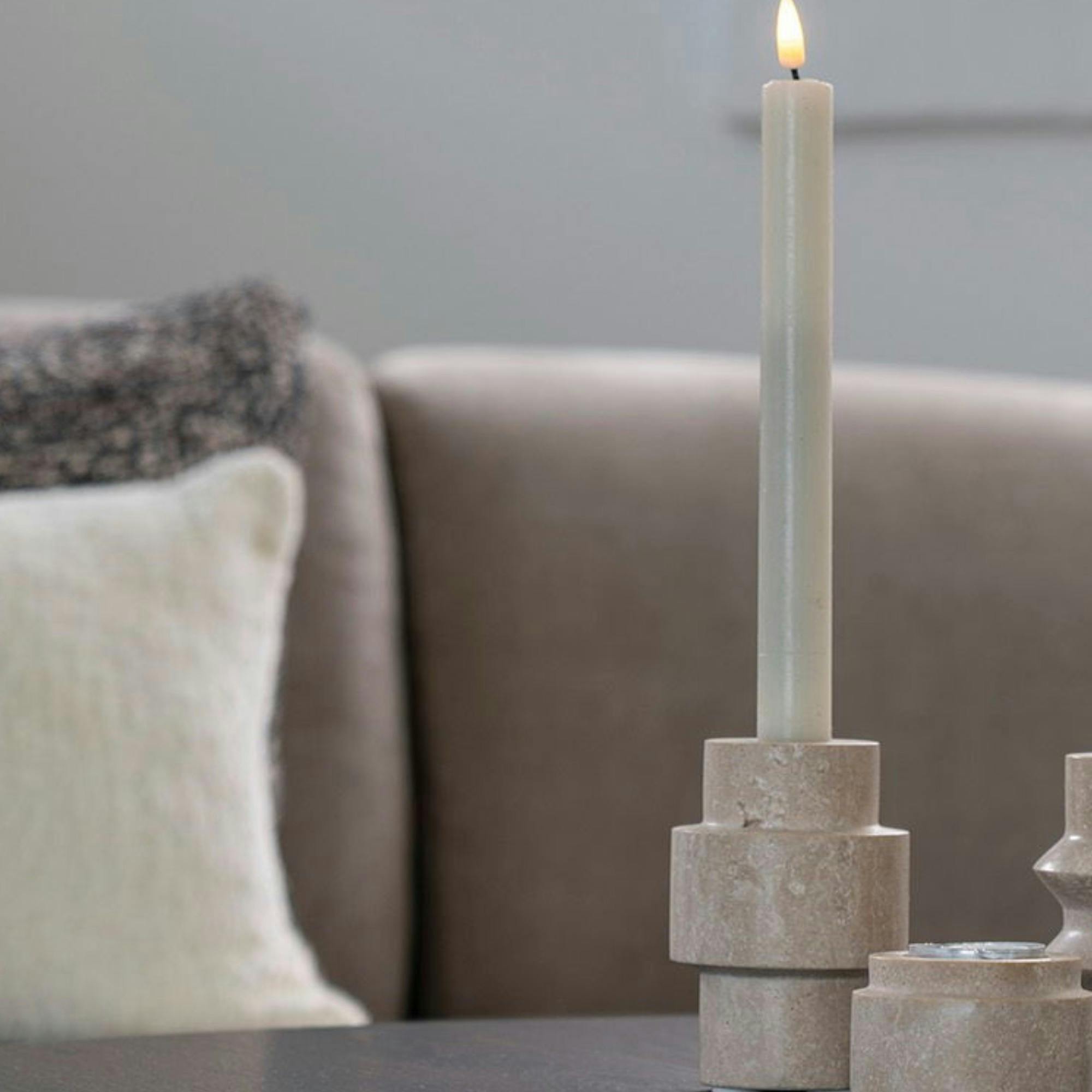 Bougeoir en travertin naturel - forme totem moderne et minimaliste