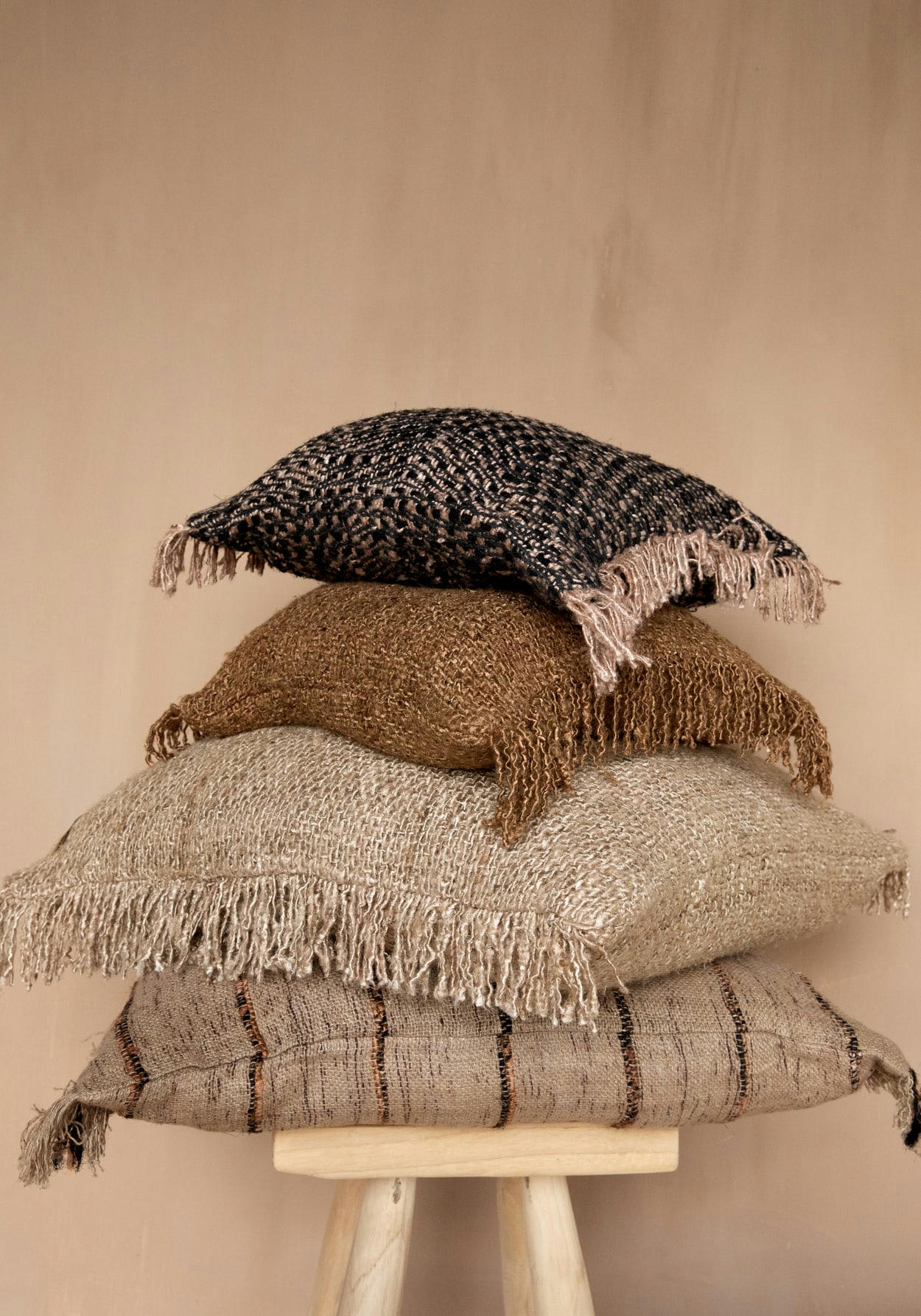 OH MY GEE - Coussin en coton noir cuivre 40x40