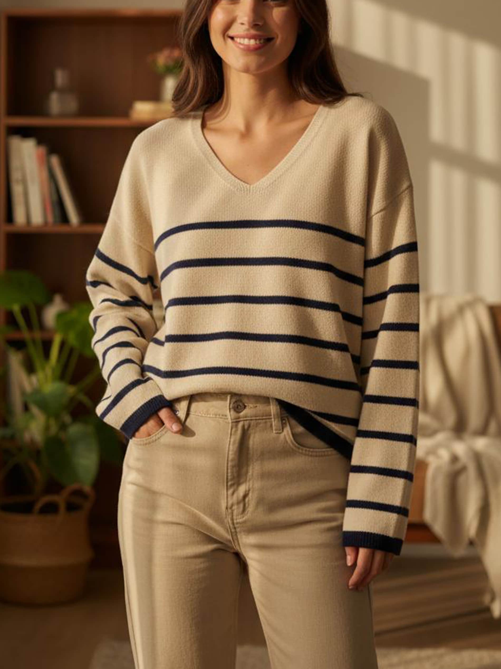 Sweter w paski z dekoltem V