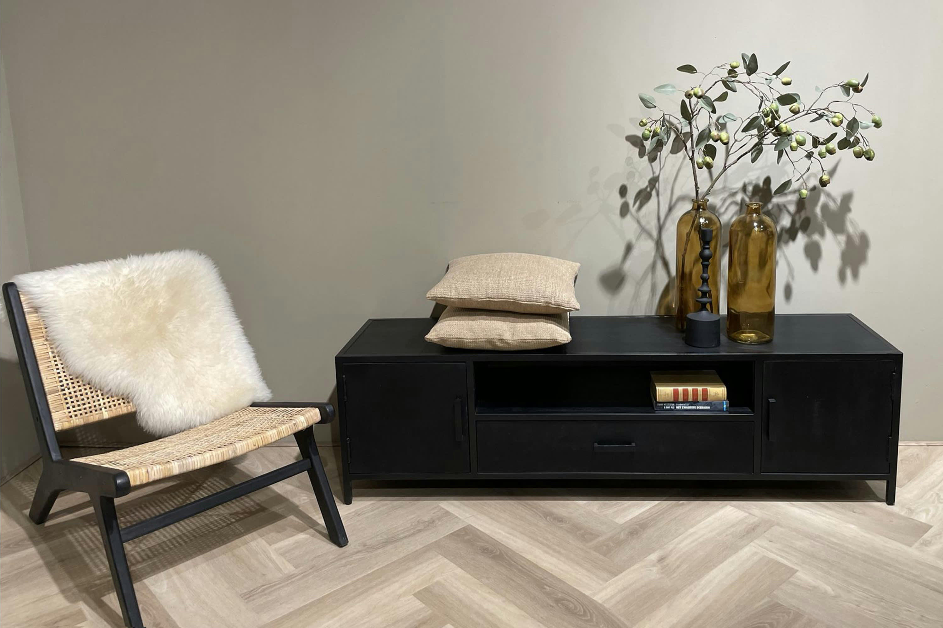 UZES - UZES-Meuble TV 2 portes 1 tiroir L180, Manguier massif noir et métal