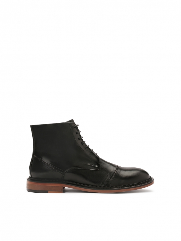 Elegant men's boots with tied upper