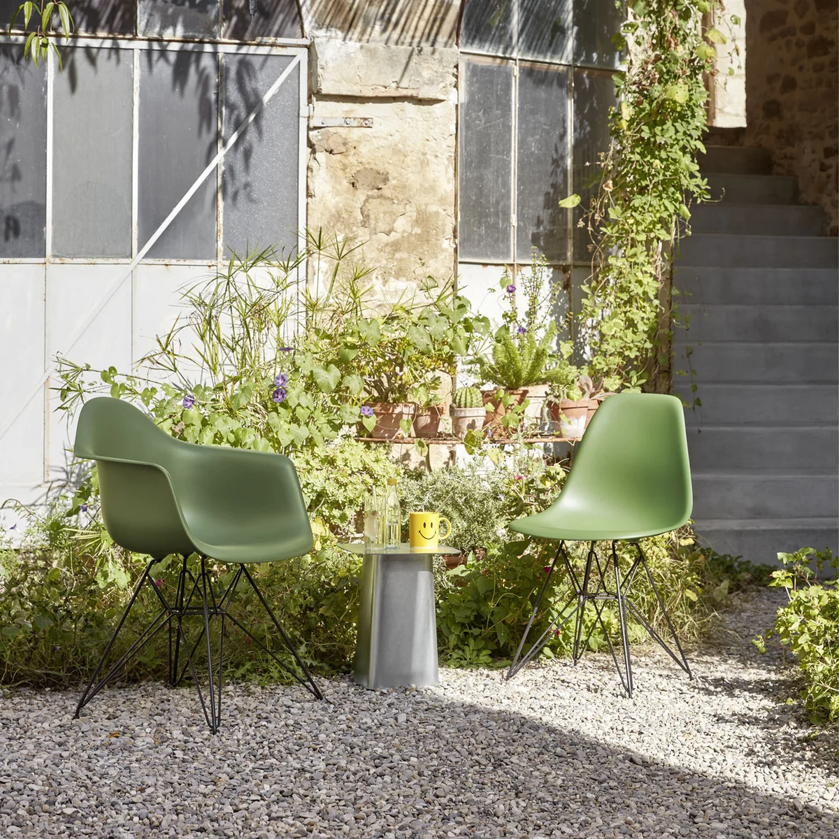 Vitra - Eames Plastic Armchair DAR