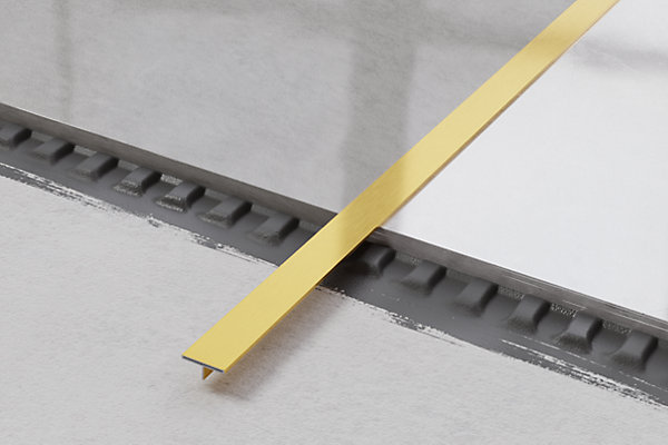 Couvre-joint profilé décoratif Ts Ilcom en inox rectifié Or satiné - 15mm x 2700mm x 0,65 ep.
