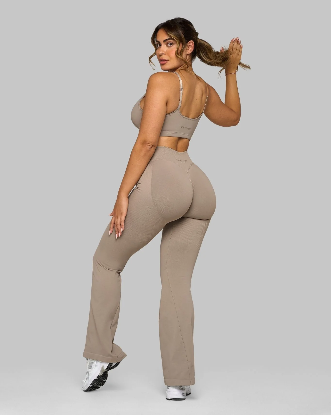 Elevate™ Sculpting Mid V-Waist Scrunch Flare | Latte